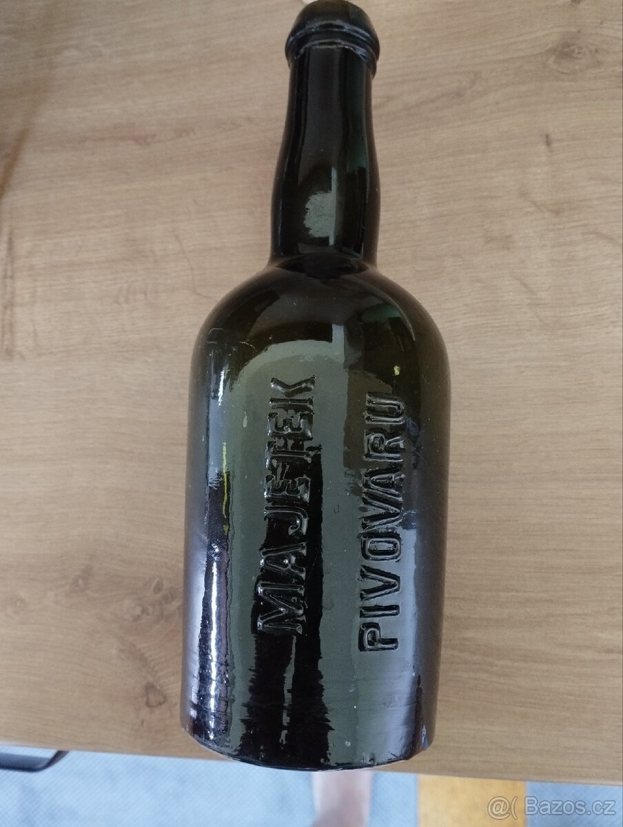 Stará pivní láhev značená - 2