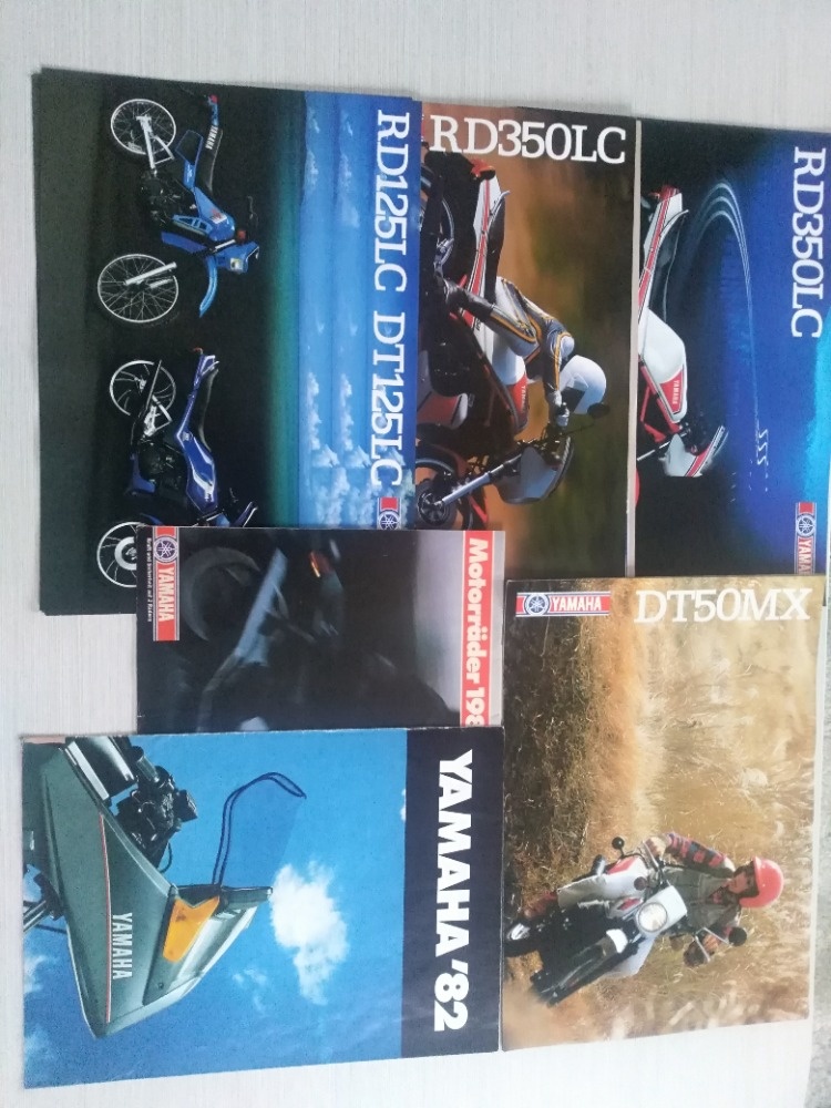 Prospekty motocyklů BMW, Yamaha, Honda, Suzuki, Kawasaki. - 2