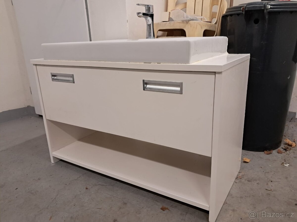 skříńka s umyvadlem a baterií - 2