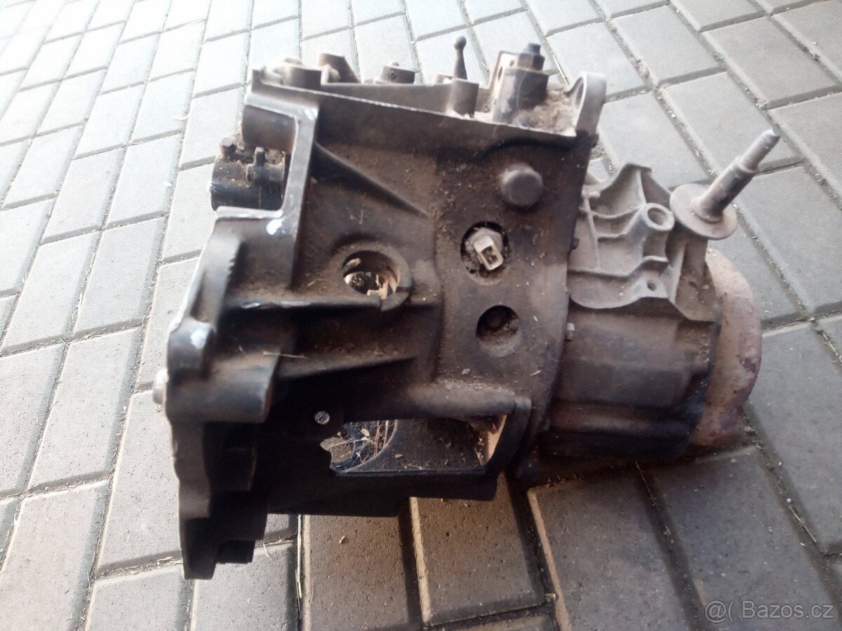 Prodám převodovku na Peugeot 1,9 - 2