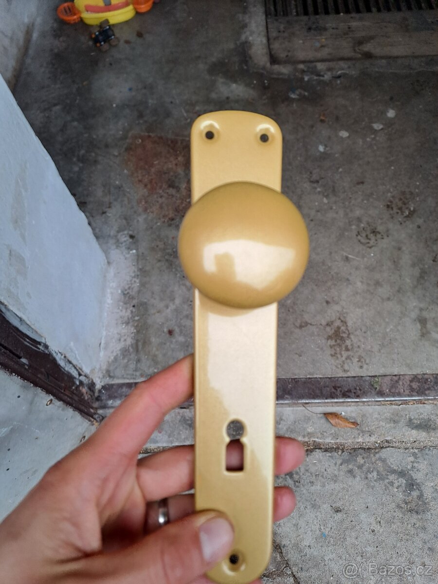 Dveřní štítové kování,kliky - 2