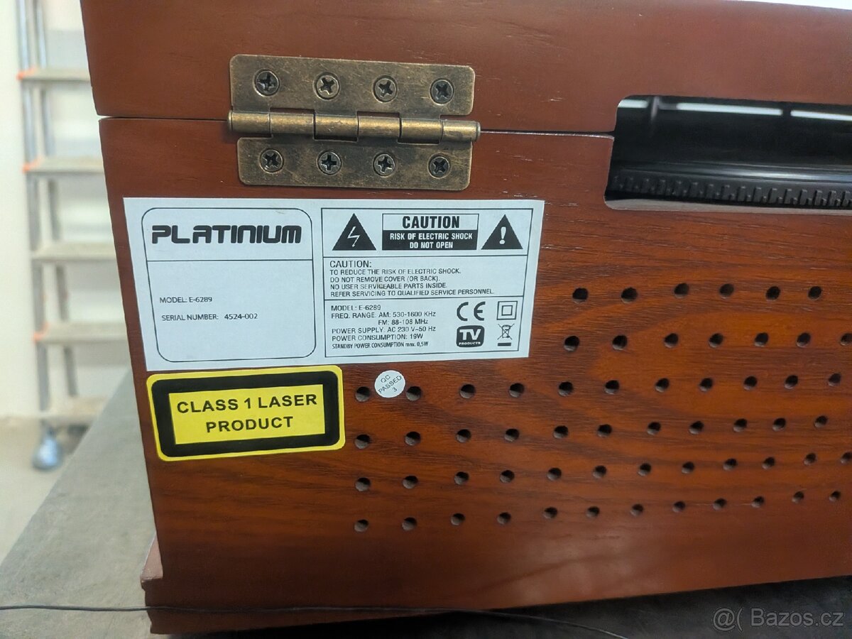 Gramofon s CD přehrávačem, rádio. - 2