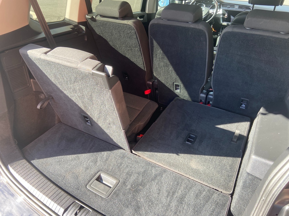 VW Touran R-Line 2.0 Tdi 110kW 7 míst - 2