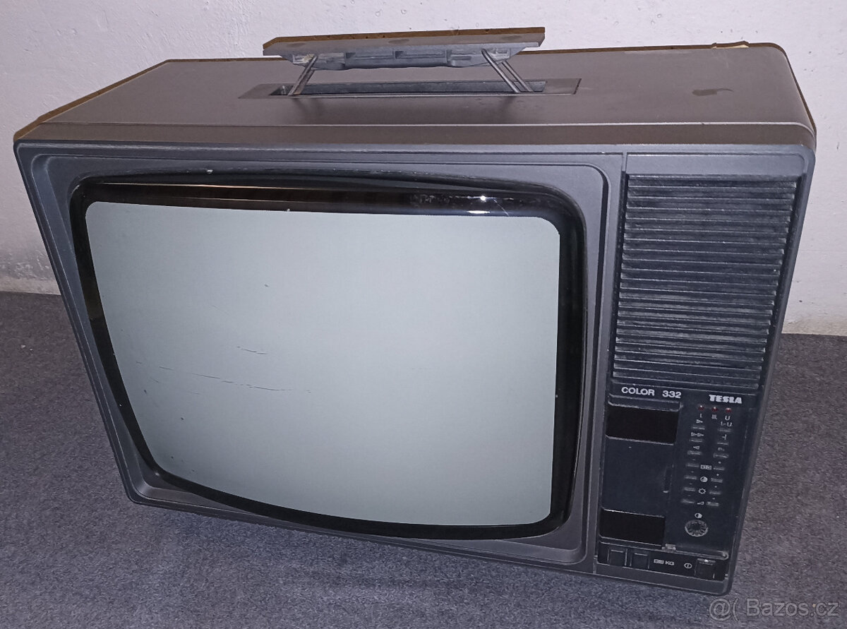 Starý retro televizor Tesla Color 332 (4332A) s ovladačem - 2