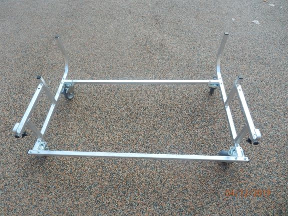 Kolébka na přívěsný vozík, kolečka o průměru 100 mm. - 2