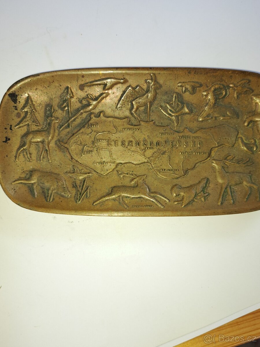 P O Ľ O V N Í C K A Tácka. - 2