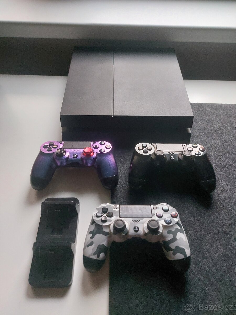 Playstation 4 1 TB + 3 ovladače - 2