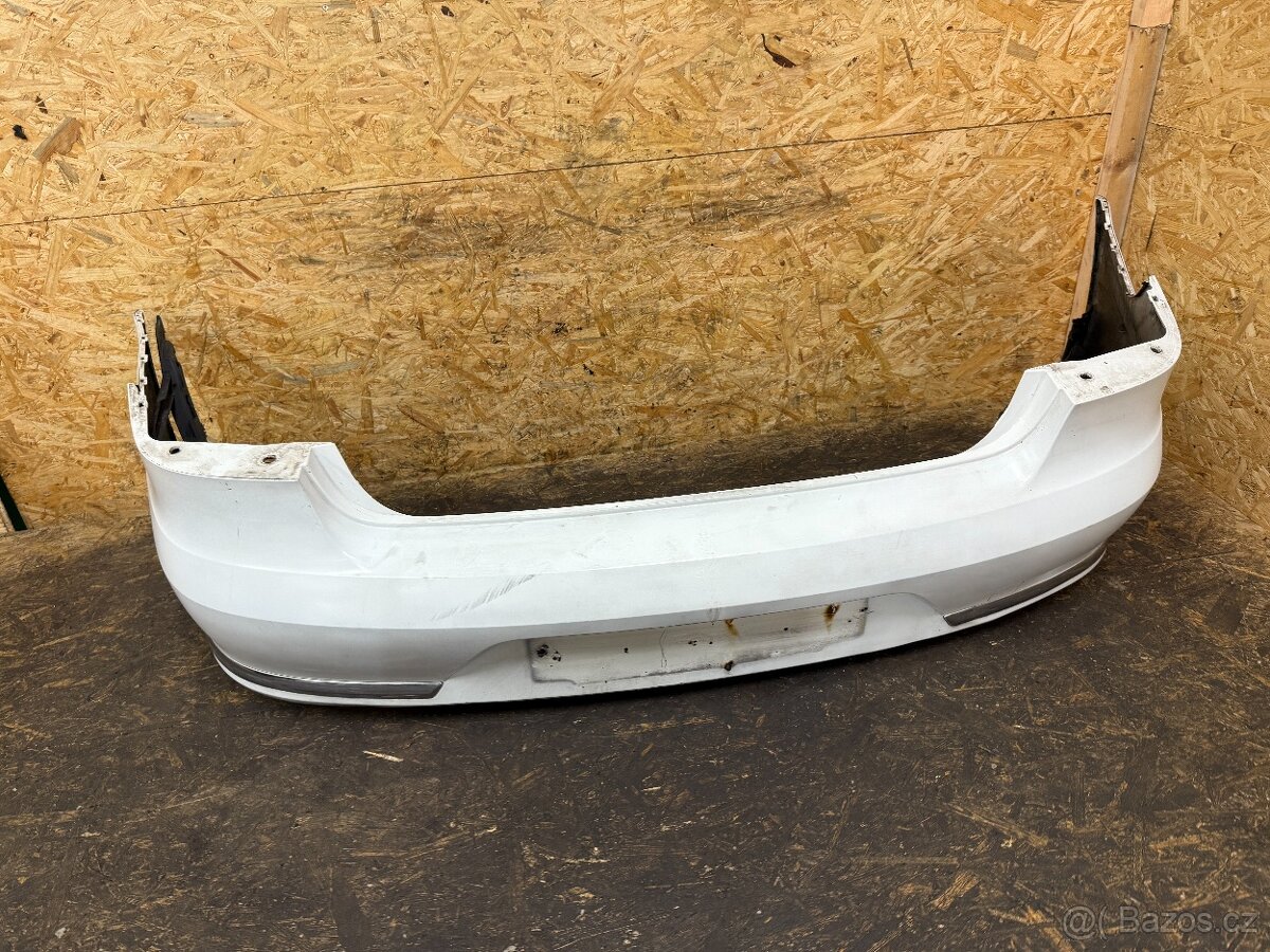 ZADNÍ NÁRAZNÍK VW PASSAT B7 SEDAN - 2