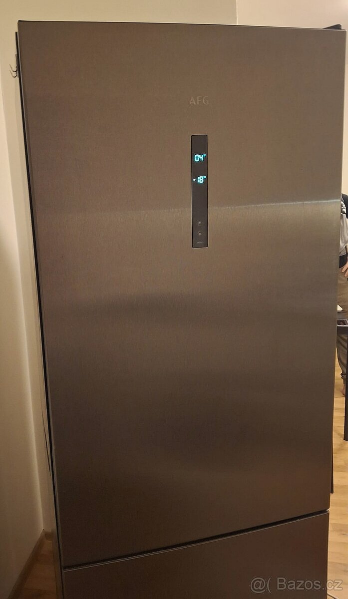 Prodám lednici AEG Mastery RCB646E3MB - 2
