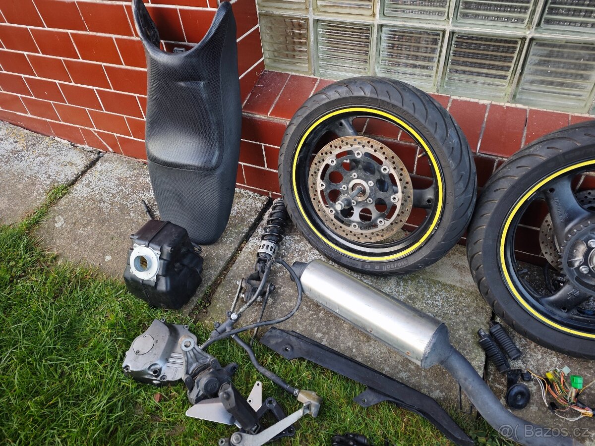 Suzuki GS 500 - díly - motor - 2