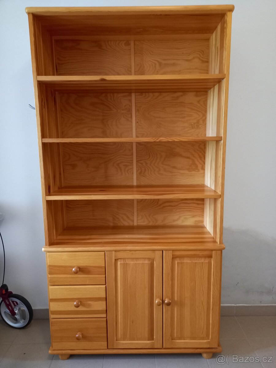 Skříň z masivu - 2