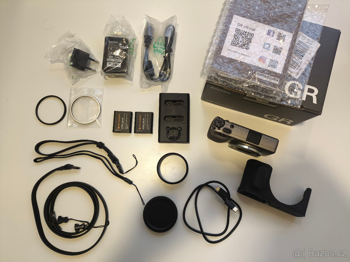 Ricoh GR III diary edition, v zaruke do 3.3.2027 - 2