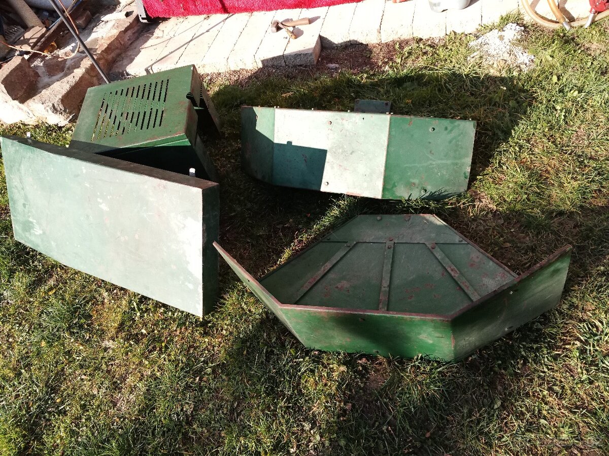 Blatníky na traktůrek + kapota - 2