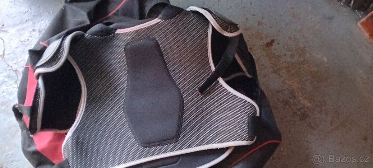 Prodám přilba, taška ,atd - 2