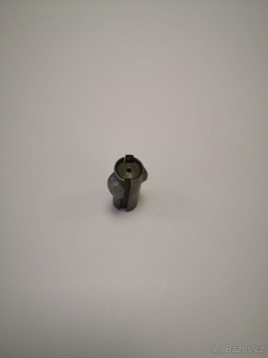 Ohnutá klika / čelo závěru Mosin - 2