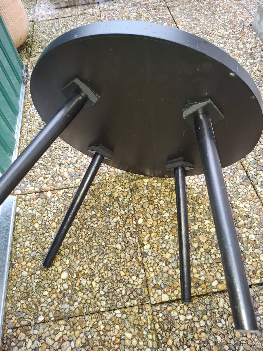 Menší stolek na balkón - 2