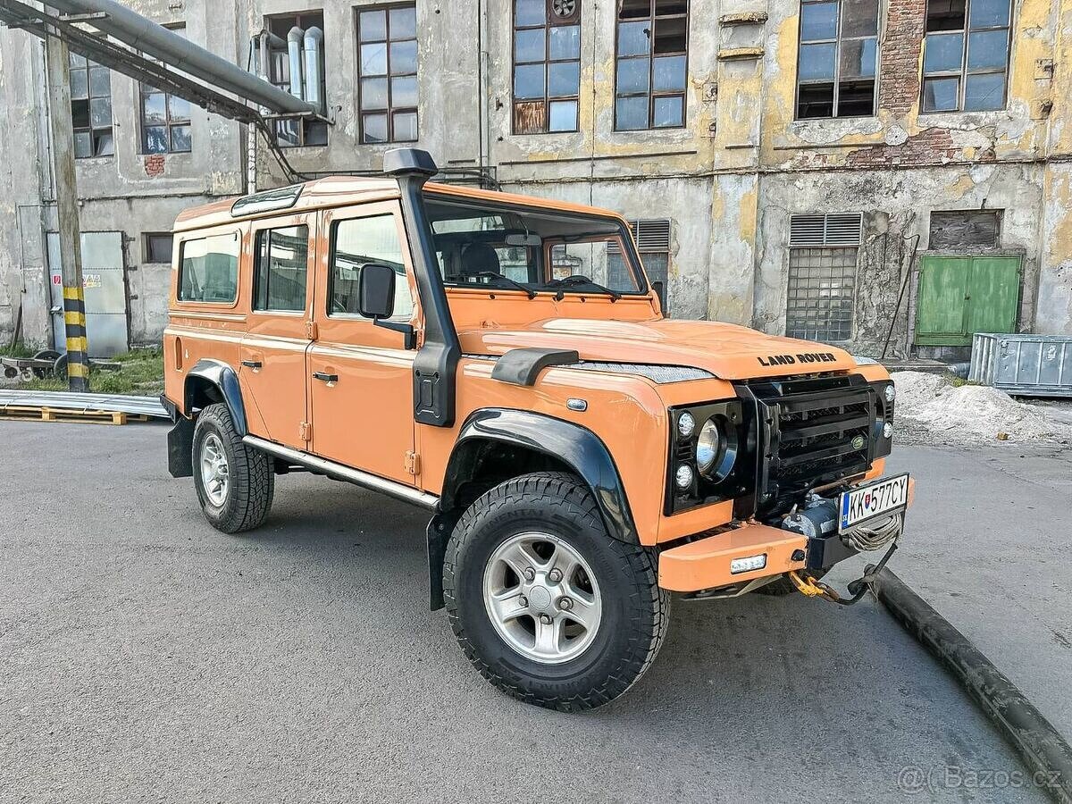Land Rover Defender 110 2.4 SW SE - 2
