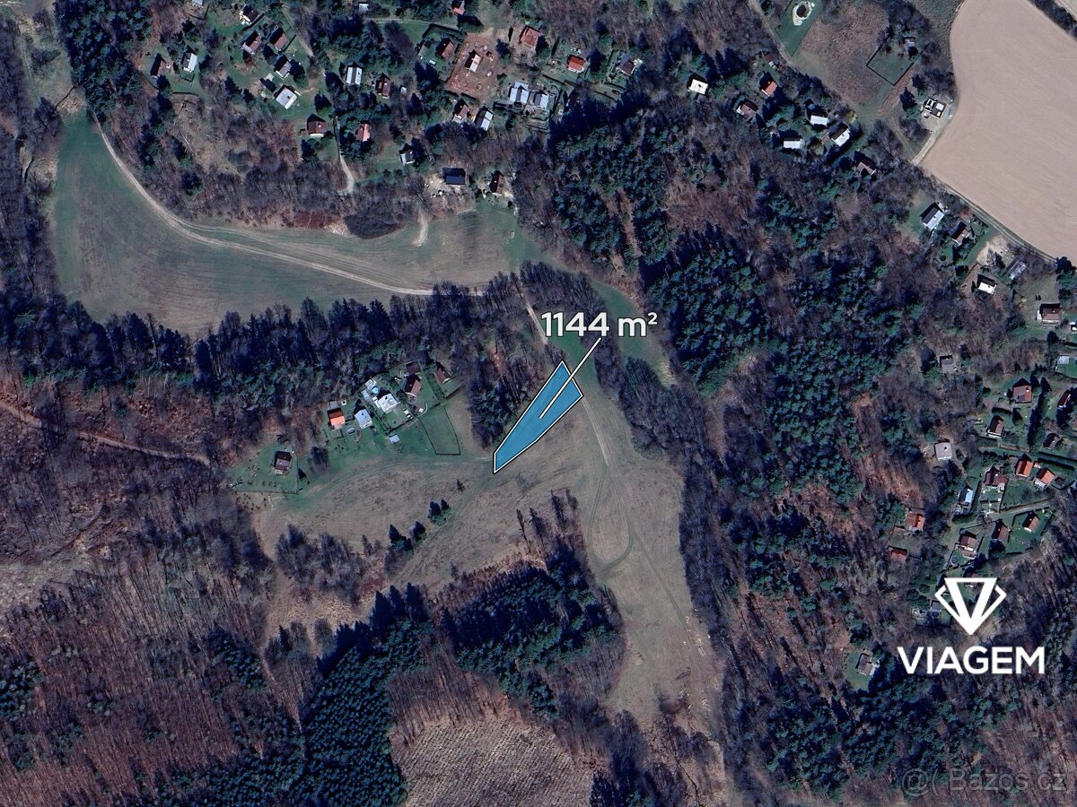 Pole 1 144 m² - 2