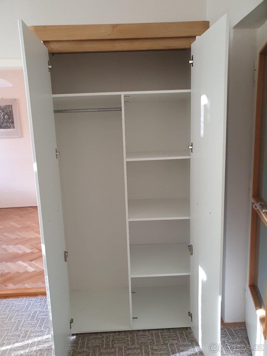 Skříňky lakované bílé - 2