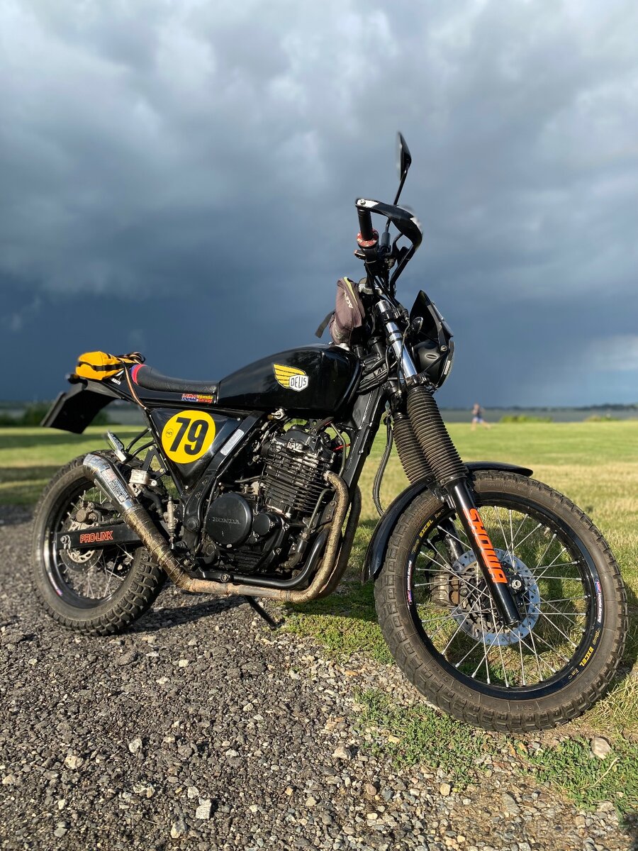 Honda NX 650 Tracker