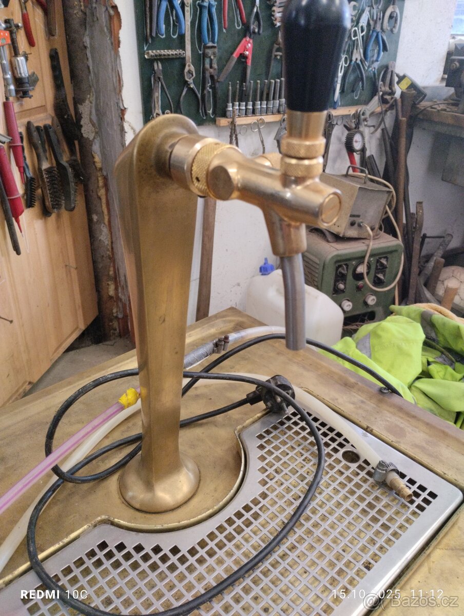 Starší pivní stolice - výčepní pípa - 2