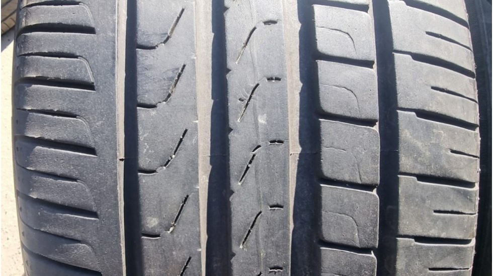 Letní pneu 245/40/19 Pirelli - 2