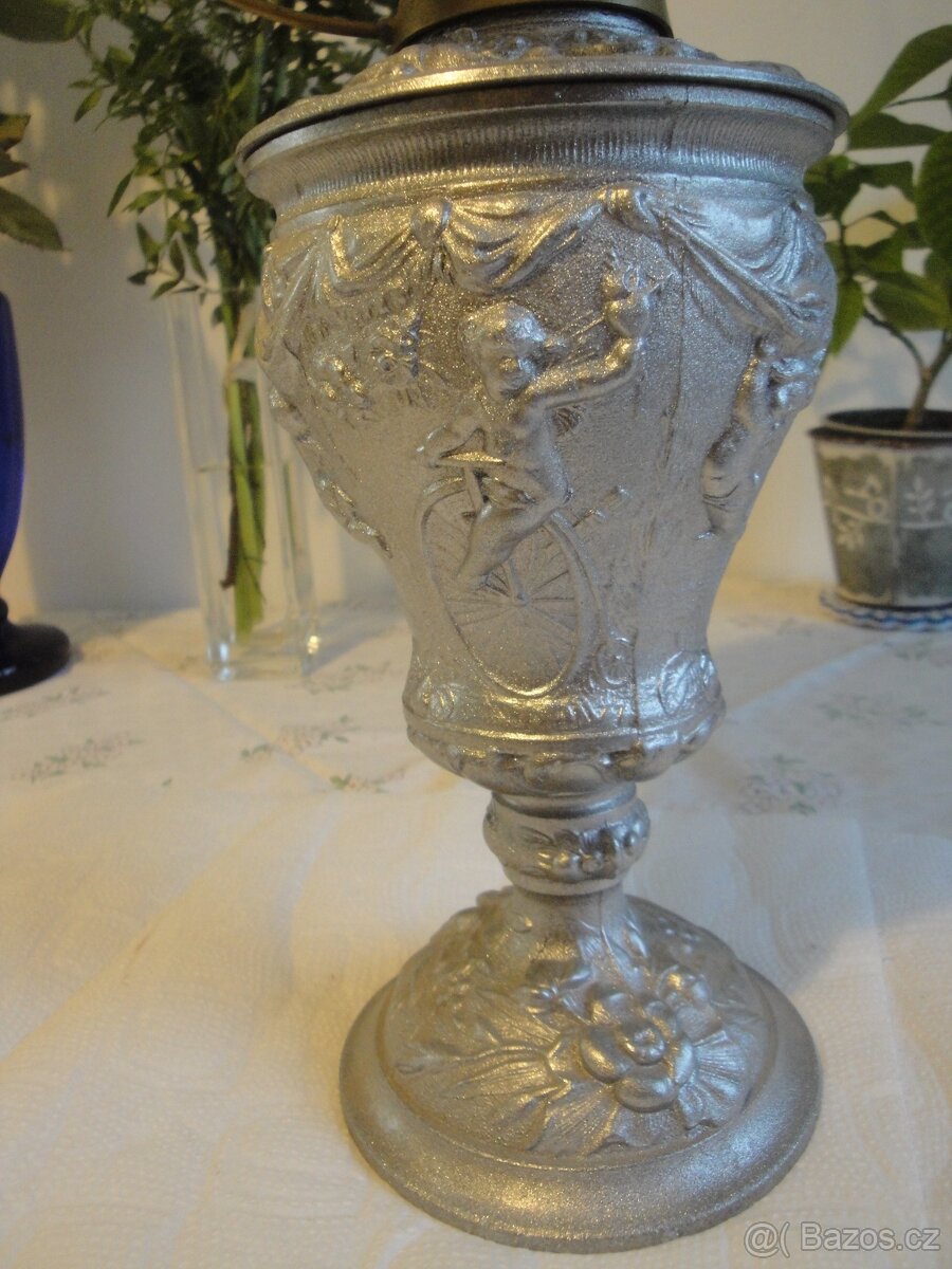 hezká stará petrolejová lampa - 2