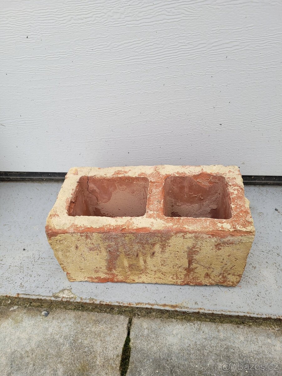 Prodám staré duté cihly HERGET - 2