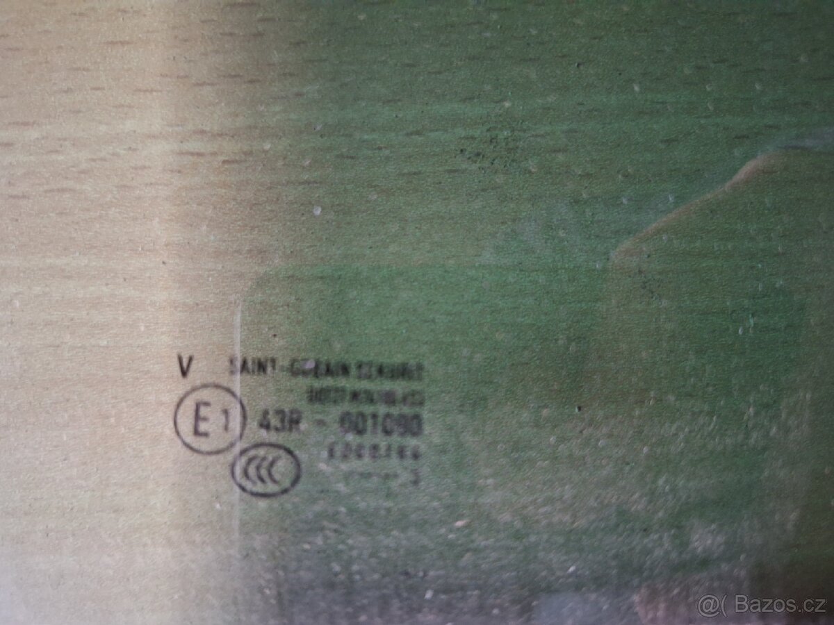 Sklo zadních P dveří Touareg 7P - 2