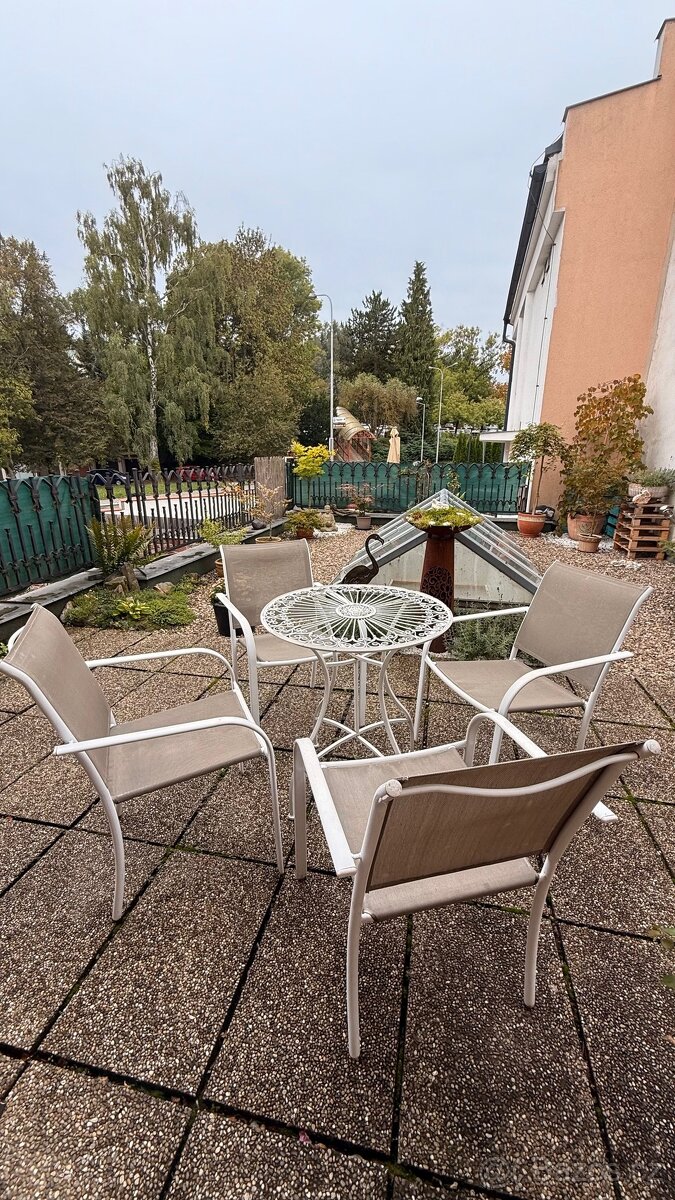 Prodej menšího činžovního domu v historické části Trutnova - 2