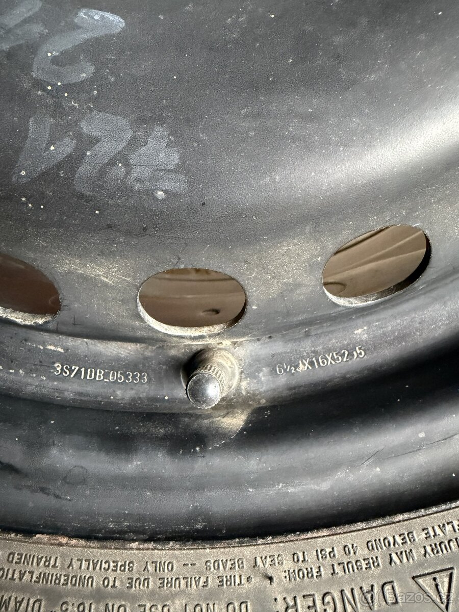 Prodám disk 6.5jx16 ET52.5 Ford - Michelin 215/60 R16 - 2