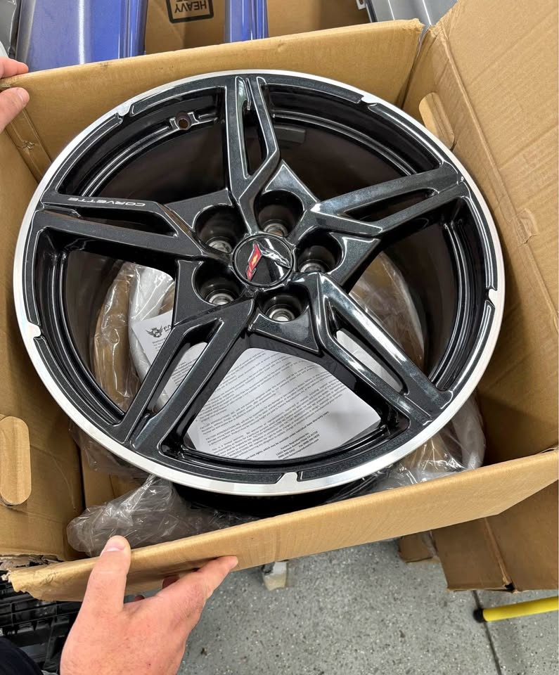 Prodám disky Chevrolet corvette C8 5x120 19ˇˇ 20ˇˇ - 2