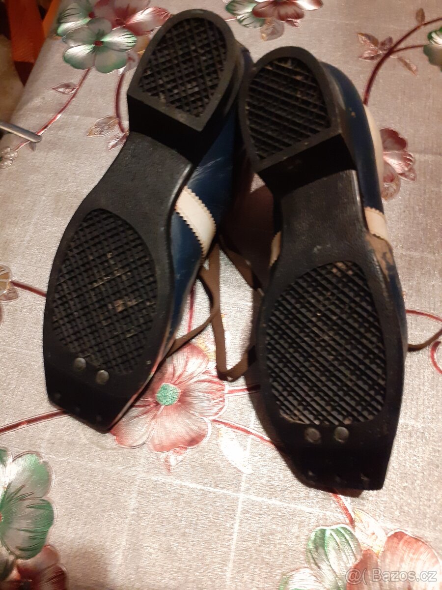 Retro kufřík, Retro boty na běžky - 2