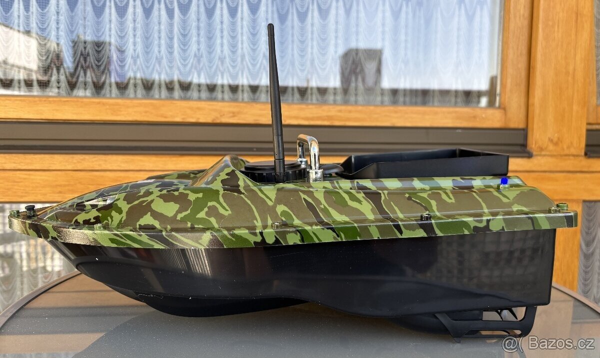 Loďka na ryby s integrovanou baterií MASKÁČOVÁ - 2