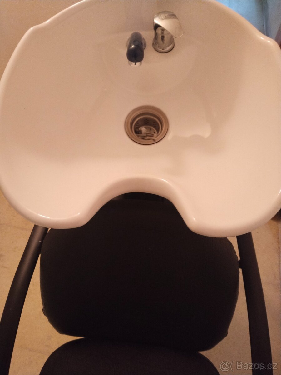 Kadeřnický mycí box - 2