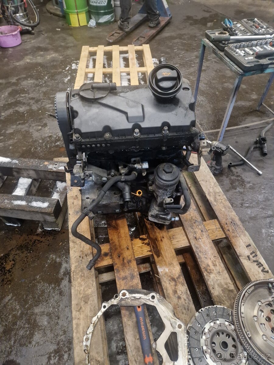 Motor 1.9 tdi 77kw BXE, ale stejný s BKC, BJB - 2