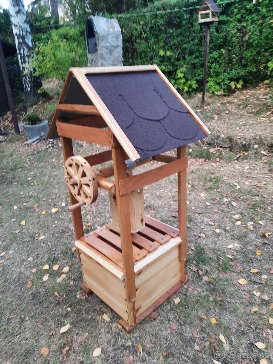 Dřevěná zahradní studna - 2