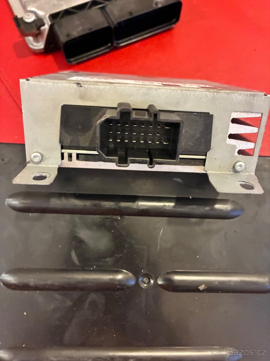 Audio zesilovač Audi A4 B7 - 2