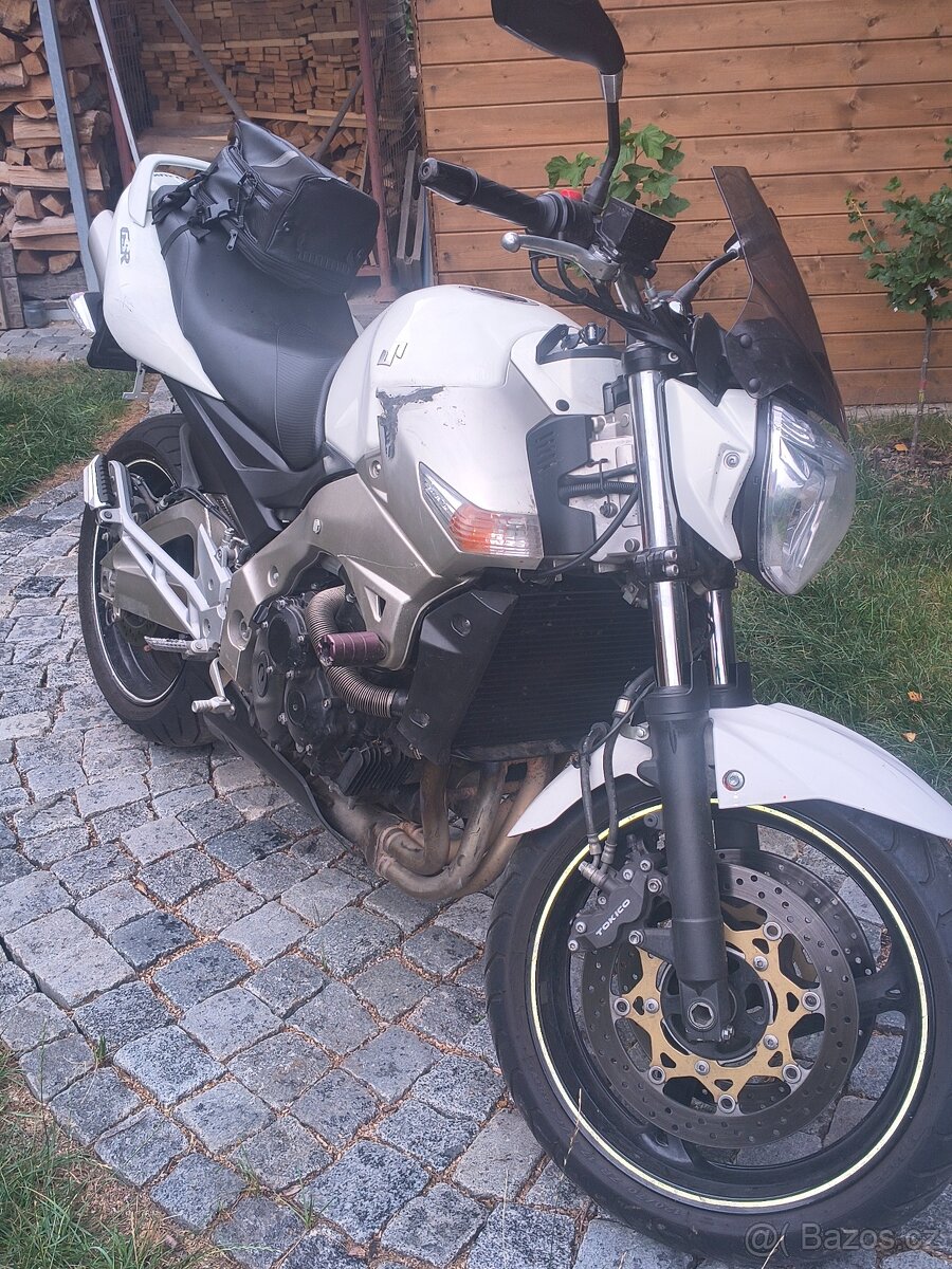 Suzuki GSR 600 - 2