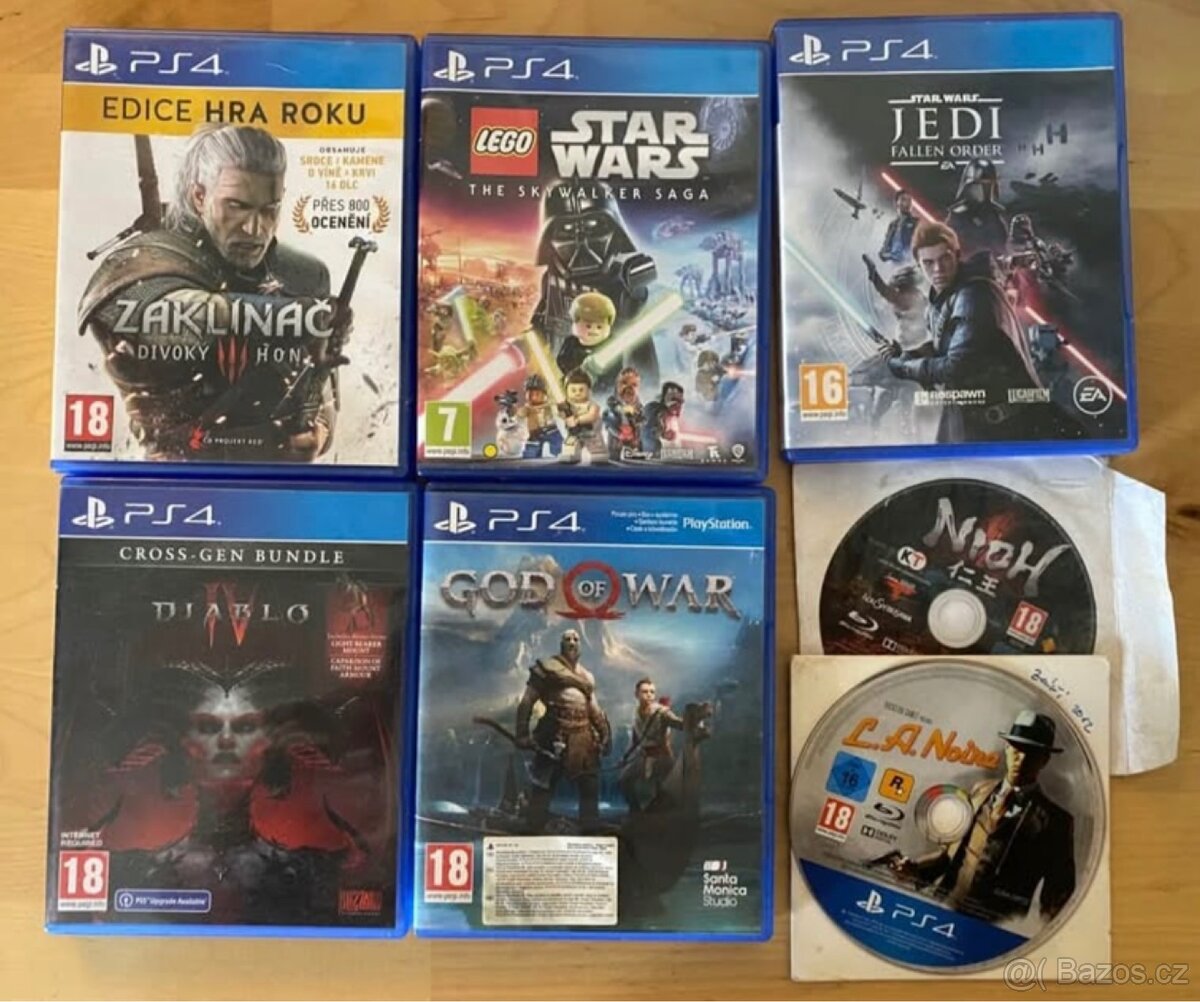 PlayStation 4 Slim + 2 ovladače + 7 her - 2