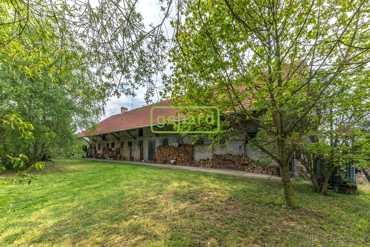 Vesnická usedlost-rodinný dům s hospodářskými stavbami v Ho - 2