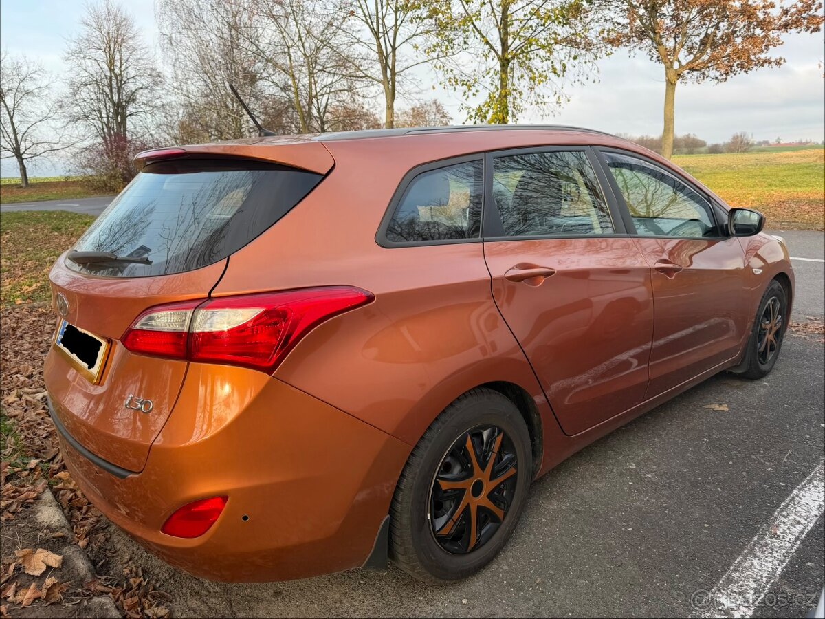 Prodám Hyundai i30 combi 1.6 88KW Najeto 72 000 Km - 2