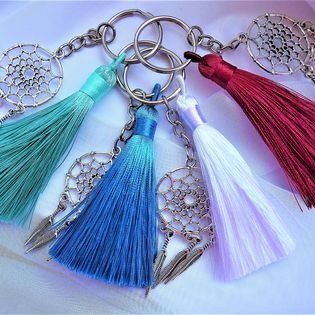 Klíčenka lapač snů střapec, vhodný malý dárek pro každého - 2