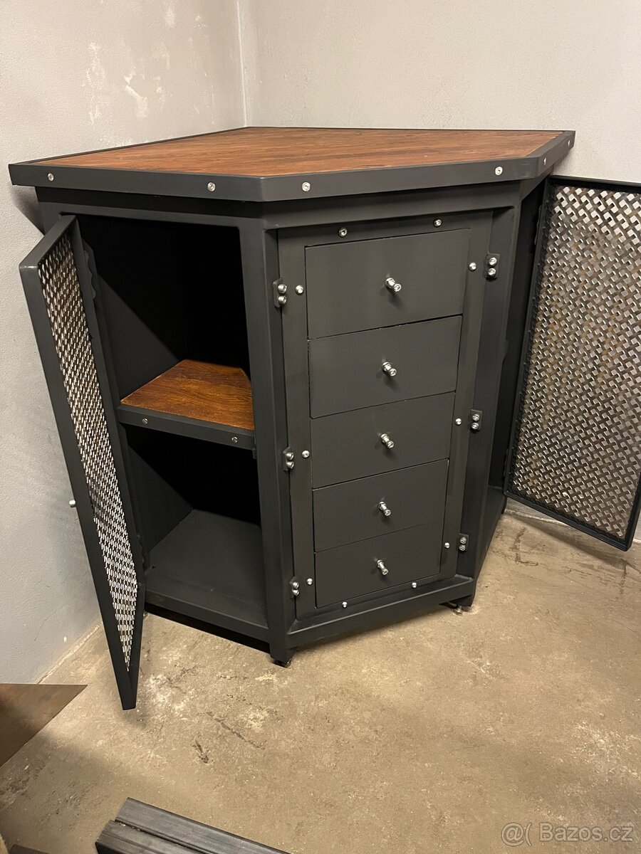 Industriální skříňka - 2