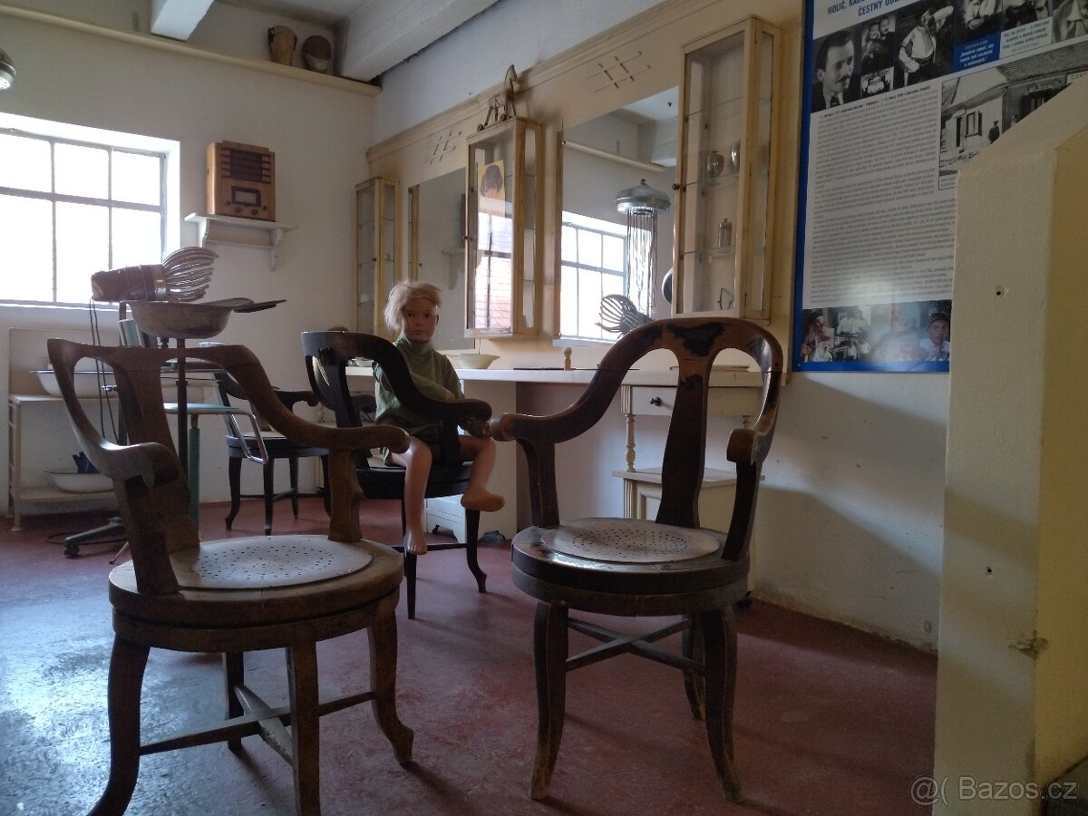 2 staré holičské křesla - 2