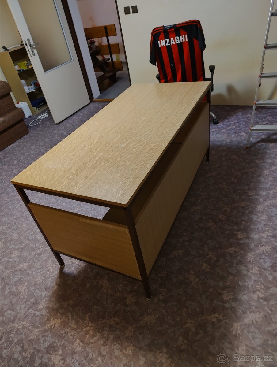 Bytelný pracovní stůl - 2