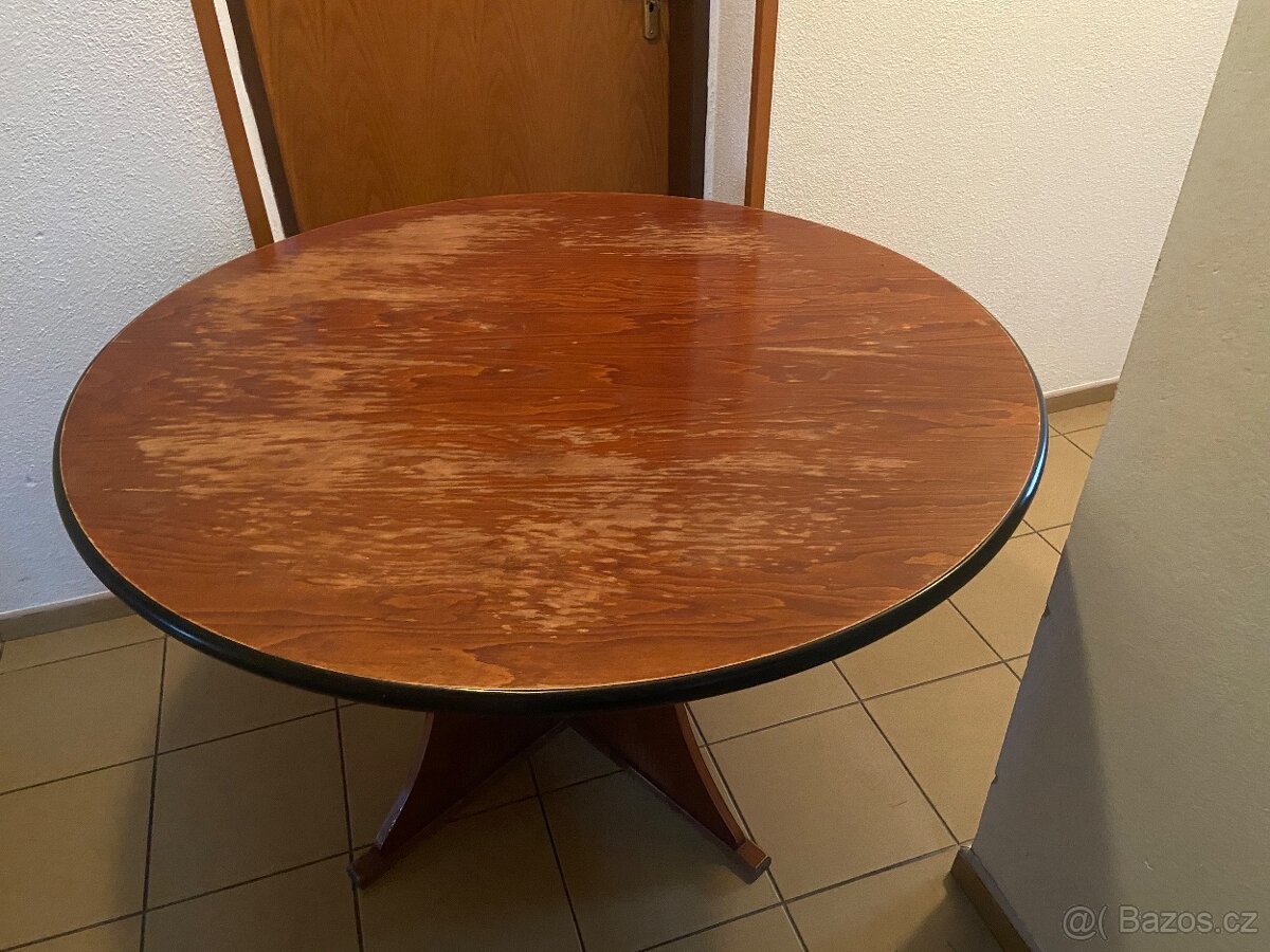 Jídelní stůl - 2