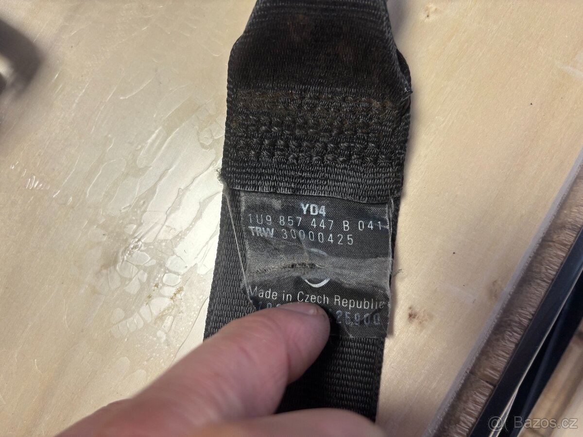 Přední pravý a zadní levý pás Škoda Octavia 1 - 2