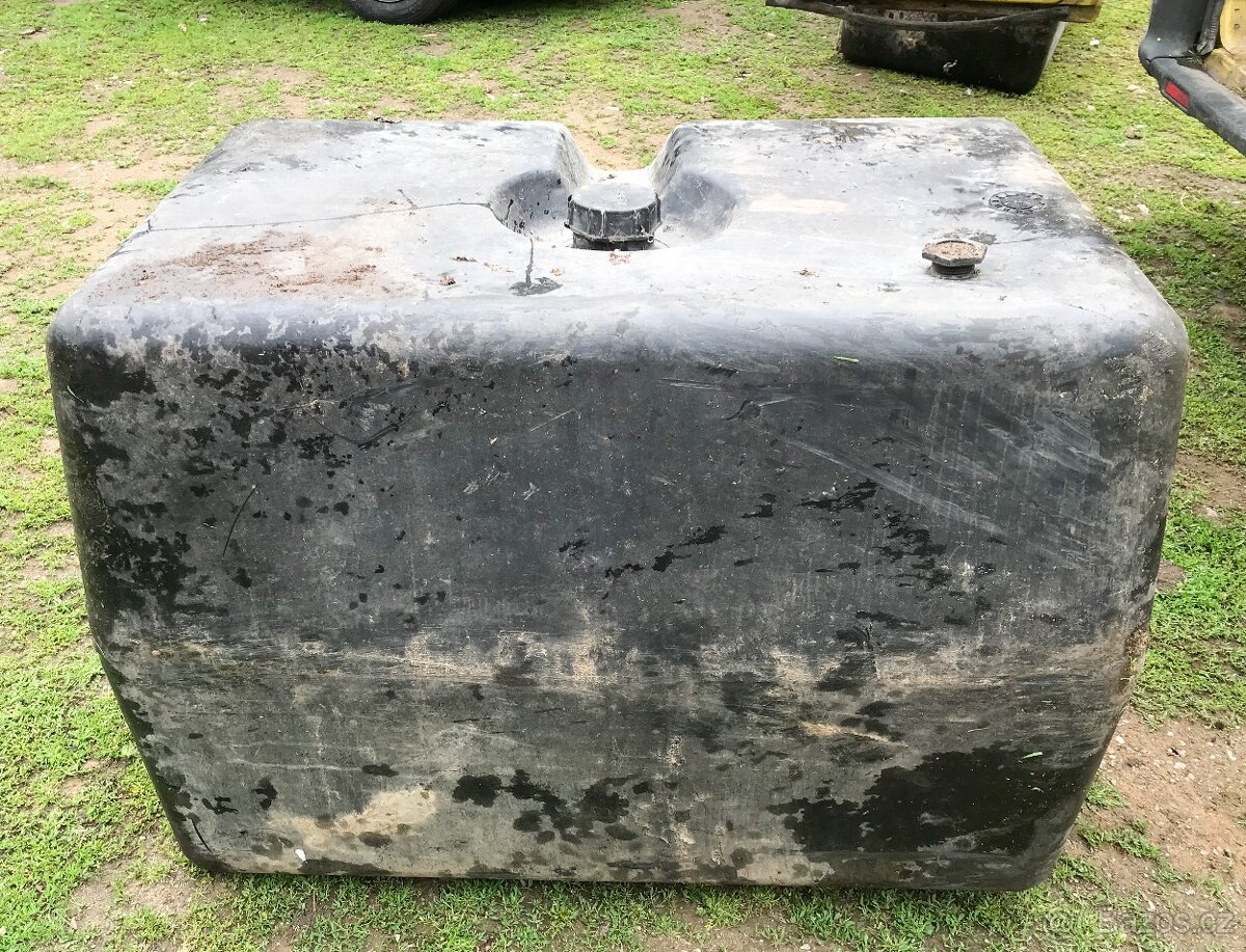 Nádrž na vodu (cca 200 L) - 2