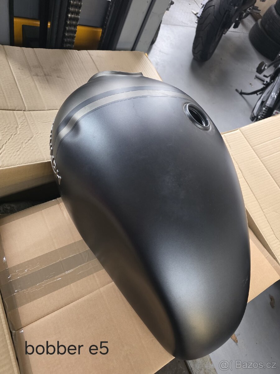 Nádrž triumph bobber - 2